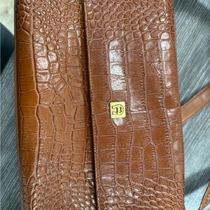 Elegant Brown Crocodile Pattern Shoulder Bag